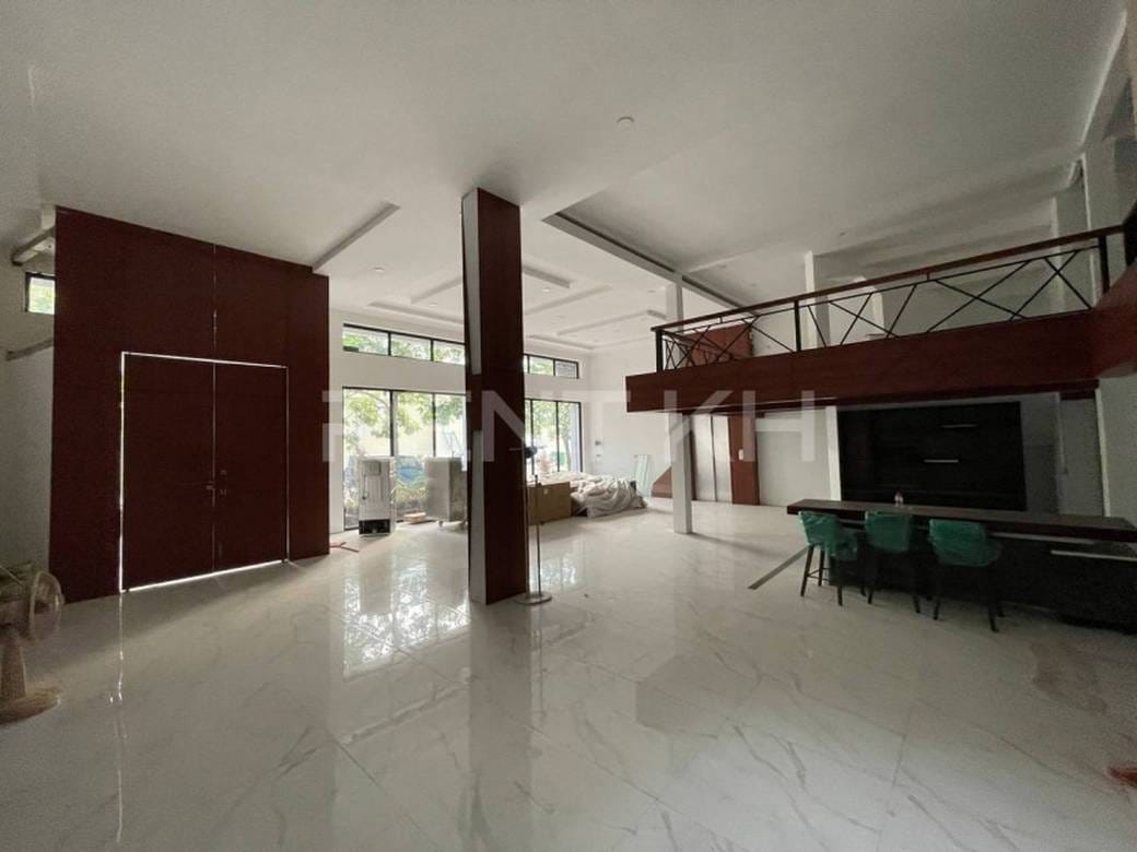 240 sqm Land Size Byt K pronájmu