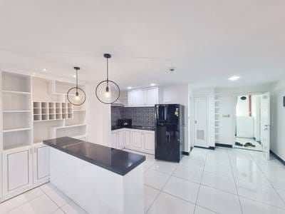 250 sqm Living Size Apartment For Rent in Boeng Keng Kang