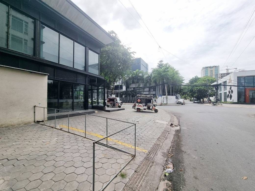 360 sqm Living Size Restaurace K pronájmu in Boeng Keng Kang
