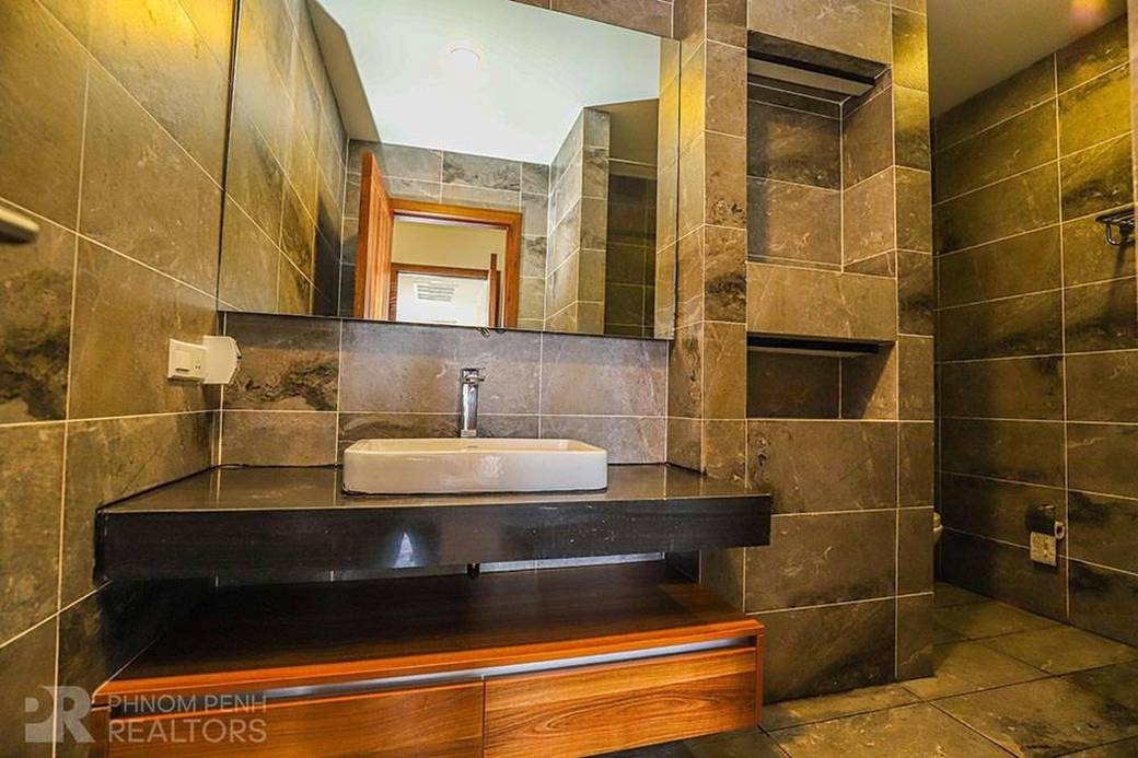 Condo Na wynajem o powierzchni mieszkalnej 107 m² w Daun Penh