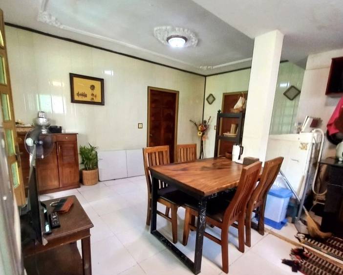 144平方米土地面积的House and lot出售，价格$210,000