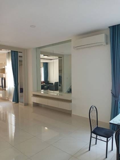 $1,300 Twin Villa