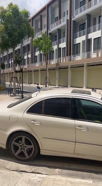 Borey Mekong Land | Shophouse Na prodej with 2 Parking Space