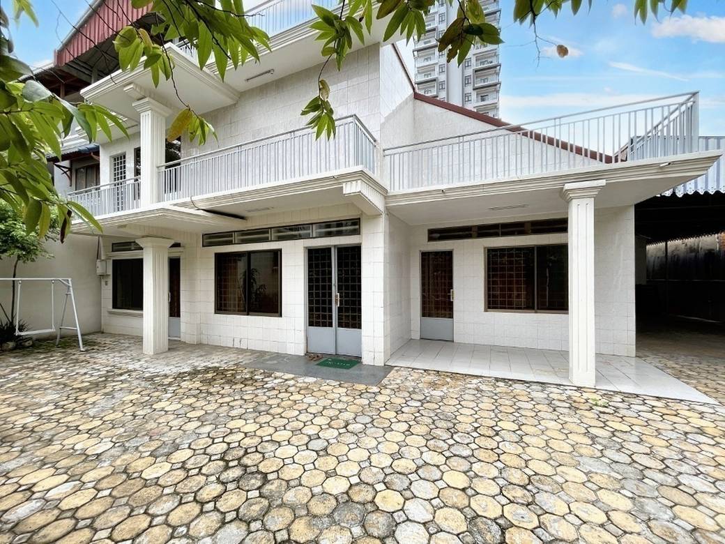 $2,500 Vila