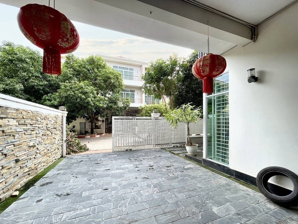 220 sqm Land Size Vila K pronájmu