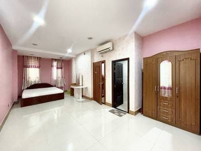 5 Bedrooms Vila K pronájmu