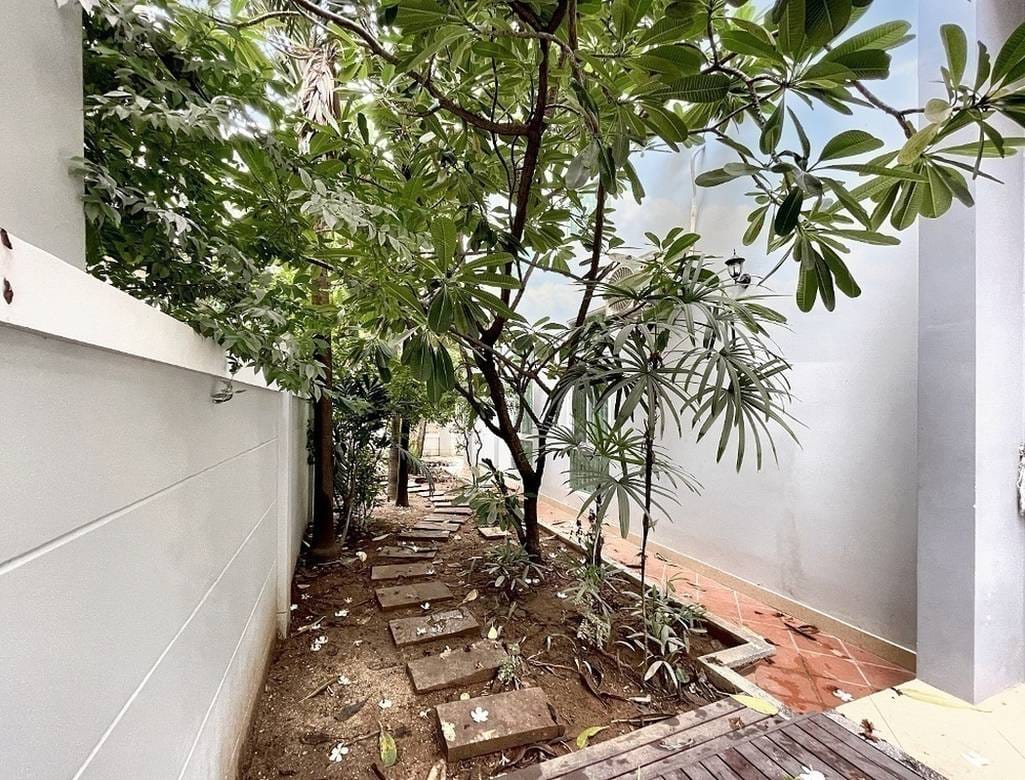$4,500 Vila