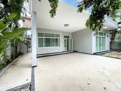 320 sqm Land Size Vila K pronájmu