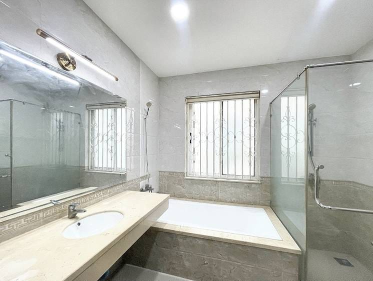 320 sqm Land Size Vila K pronájmu for $4,500