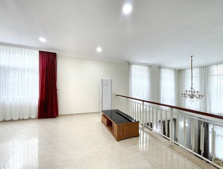 5 Bedrooms Vila K pronájmu for $4,500