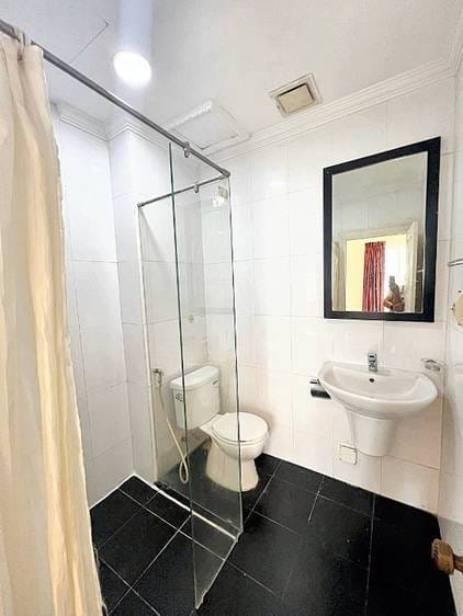 4 Bedrooms Řadový dům For Sale & Rent for $550,000