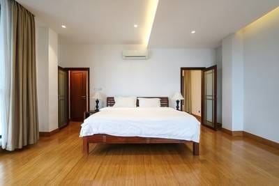 3卧室顶层公寓出租，价格$6,000