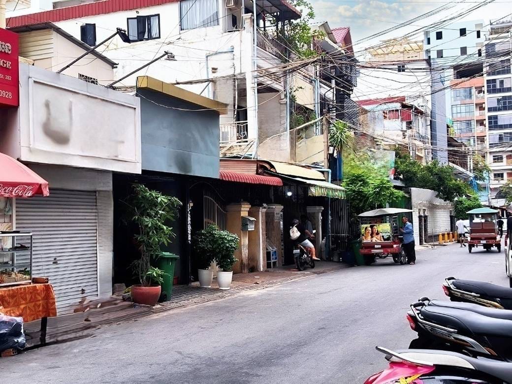 42 sqm Living Size CommercialShophouse K pronájmu in Boeng Keng Kang