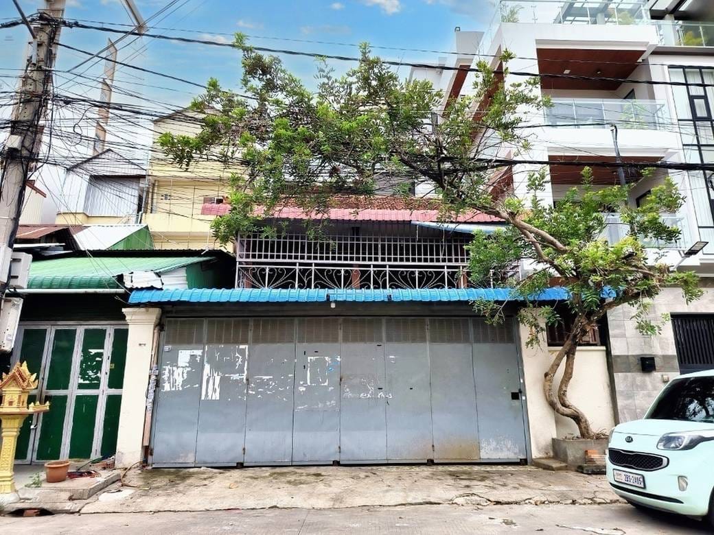 288 sqm Living Size CommercialShophouse K pronájmu in Boeng Keng Kang