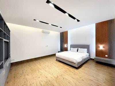 $2,100 Penthouse