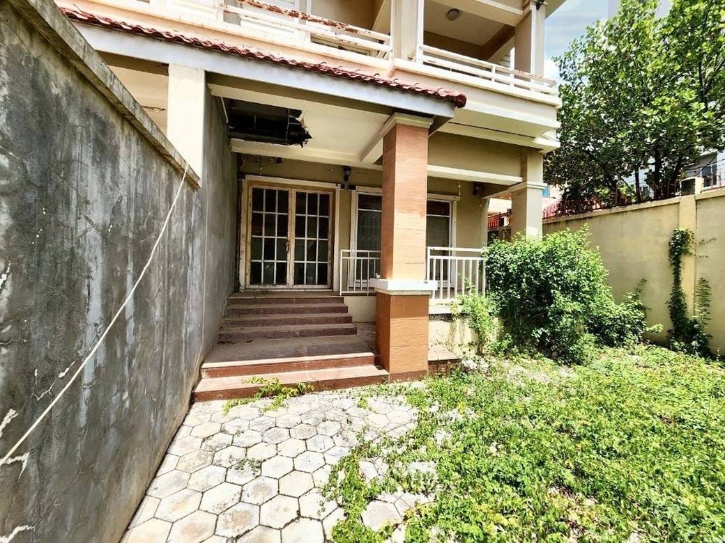 $1,200 Villa