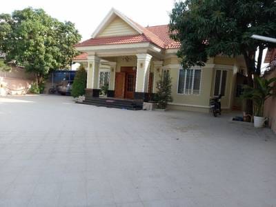 $1,200,000 Vila