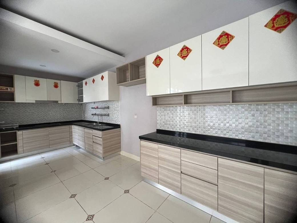 72 sqm Living Size Villa For Sale in Chbar Ampov