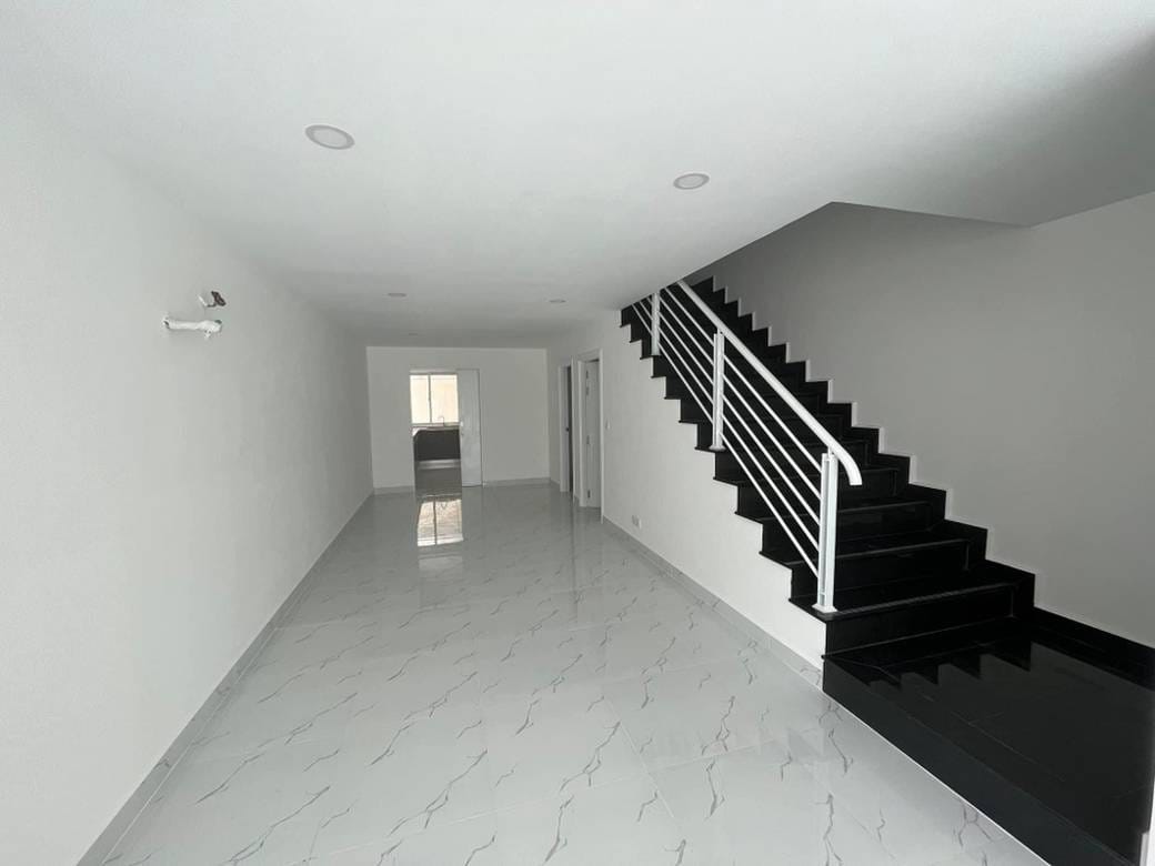 99 sqm Land Size Shophouse K pronájmu
