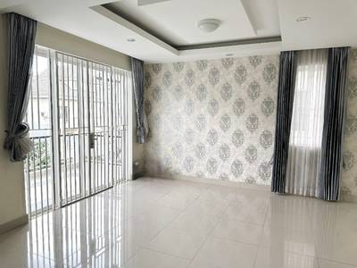 216 sqm Living Size Dvojvila K pronájmu in Sen Sok