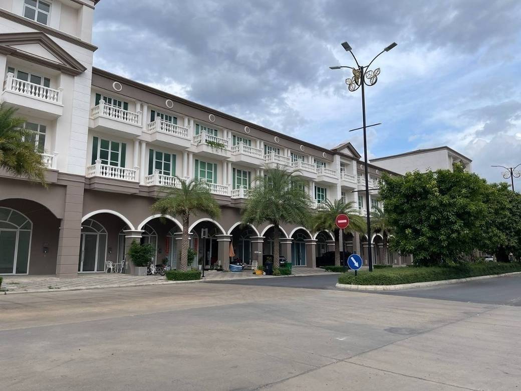 105平方米土地面积的CommercialShophouse出售