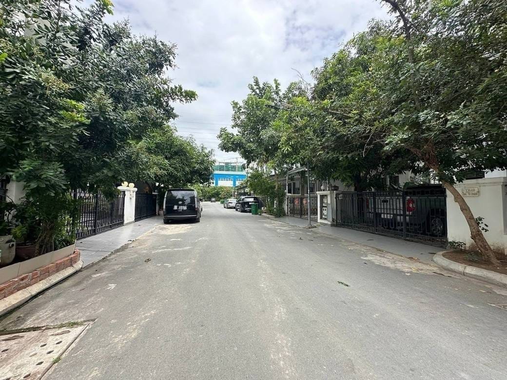 184平方米土地面积的双子别墅出售
