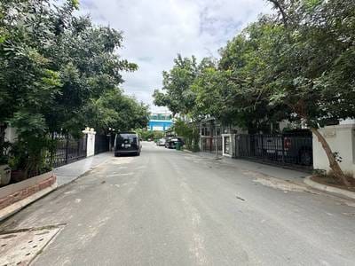 184平方米土地面积的双子别墅出售