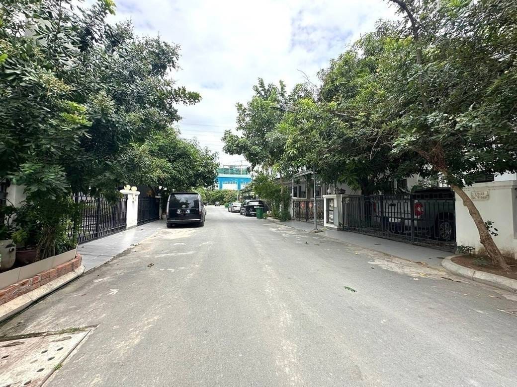 184平方米土地面积的双子别墅出售