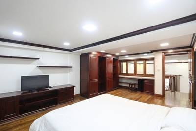$1,300 Byt