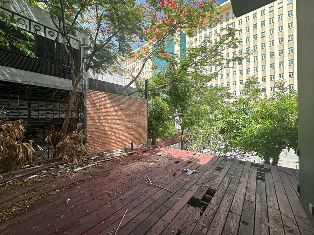 1,200 sqm Living Size CommercialShophouse K pronájmu in Daun Penh