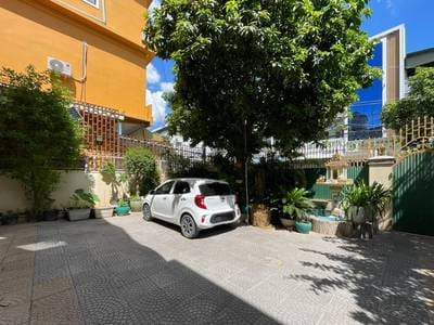 400 sqm Land Size Vila K pronájmu