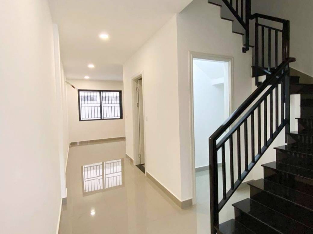 Chroy Changvar店屋出售，价格$295,000