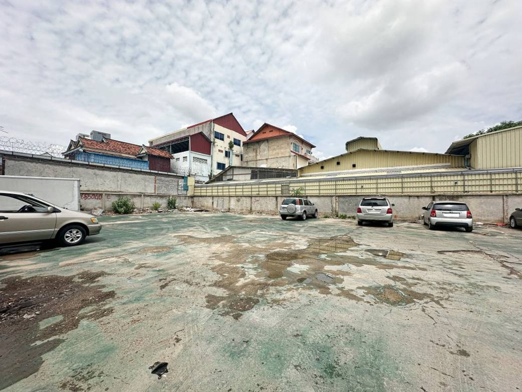 Relief À louer de 800 m² de terrain pour $3,500