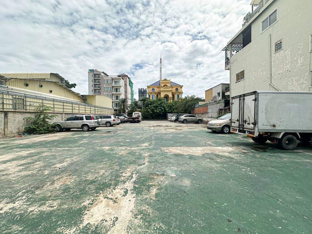 Toul Kork Relief À louer à Boeung Kak 2 Toul Kork $3,500