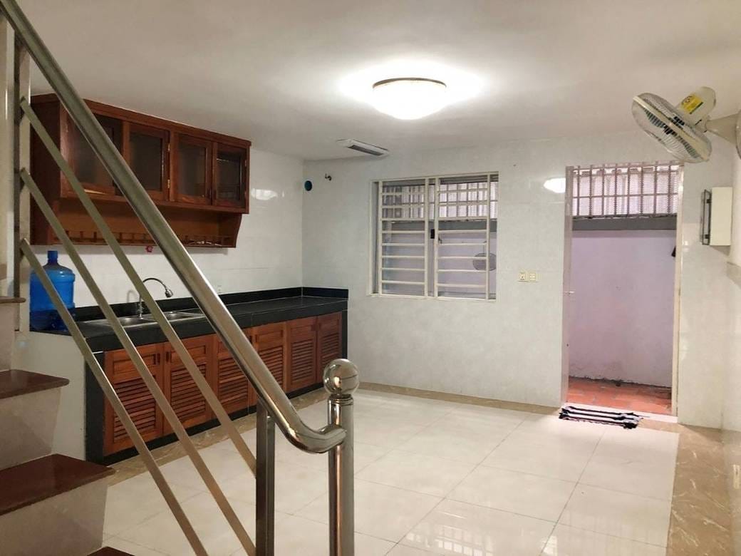 Shophouse K pronájmu in Sen Sok $550