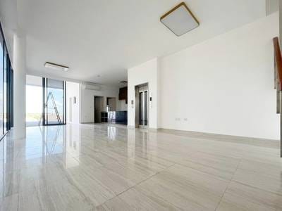5 Bedrooms Villa For Sale
