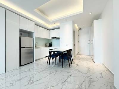 J Tower 2 Condominium | $1,690 Byt