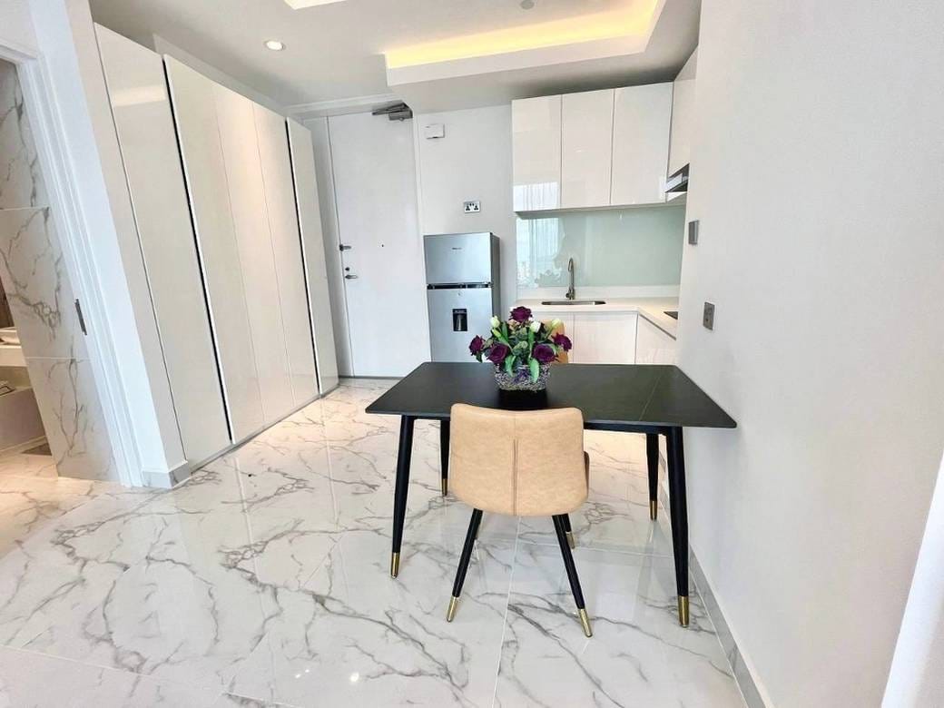 J Tower 2 Condominium | Zařízeno Condo Na prodej