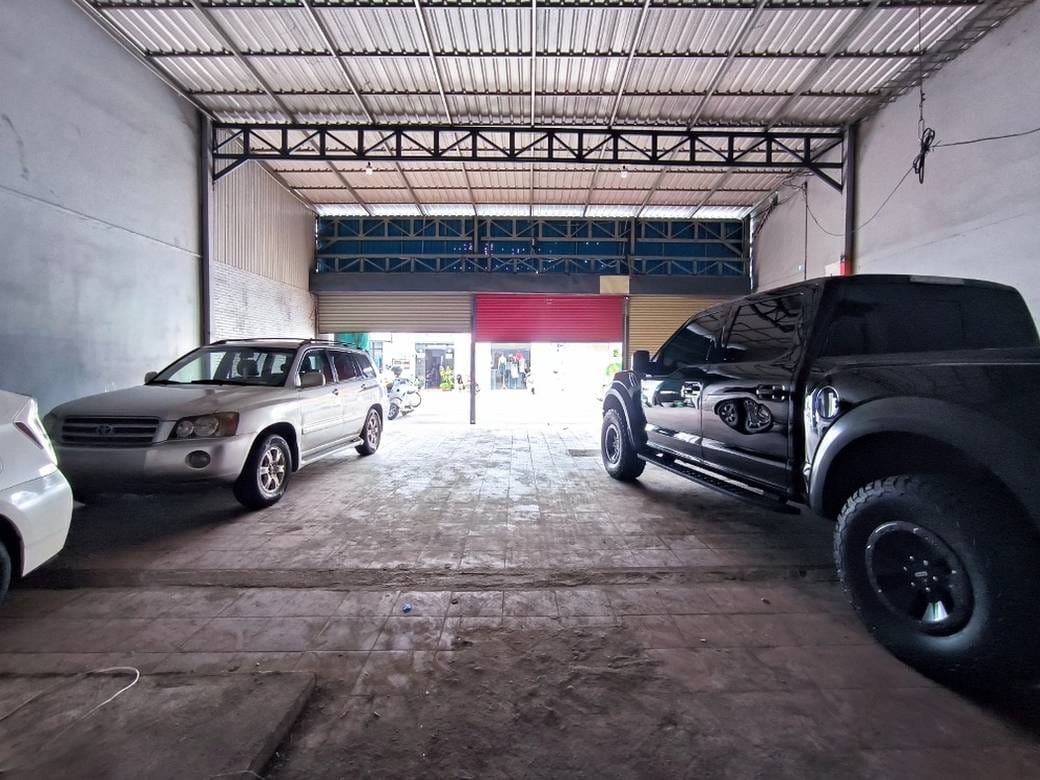 157.5 sqm Land Size Warehouse For Rent for $1,700