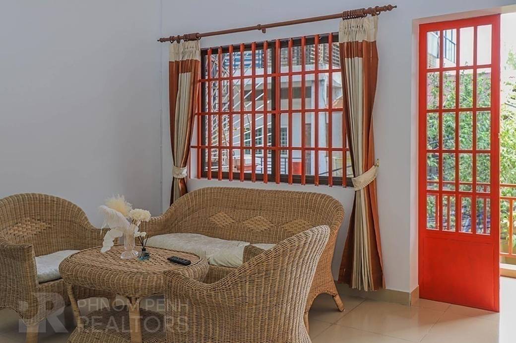 $400 Flat House