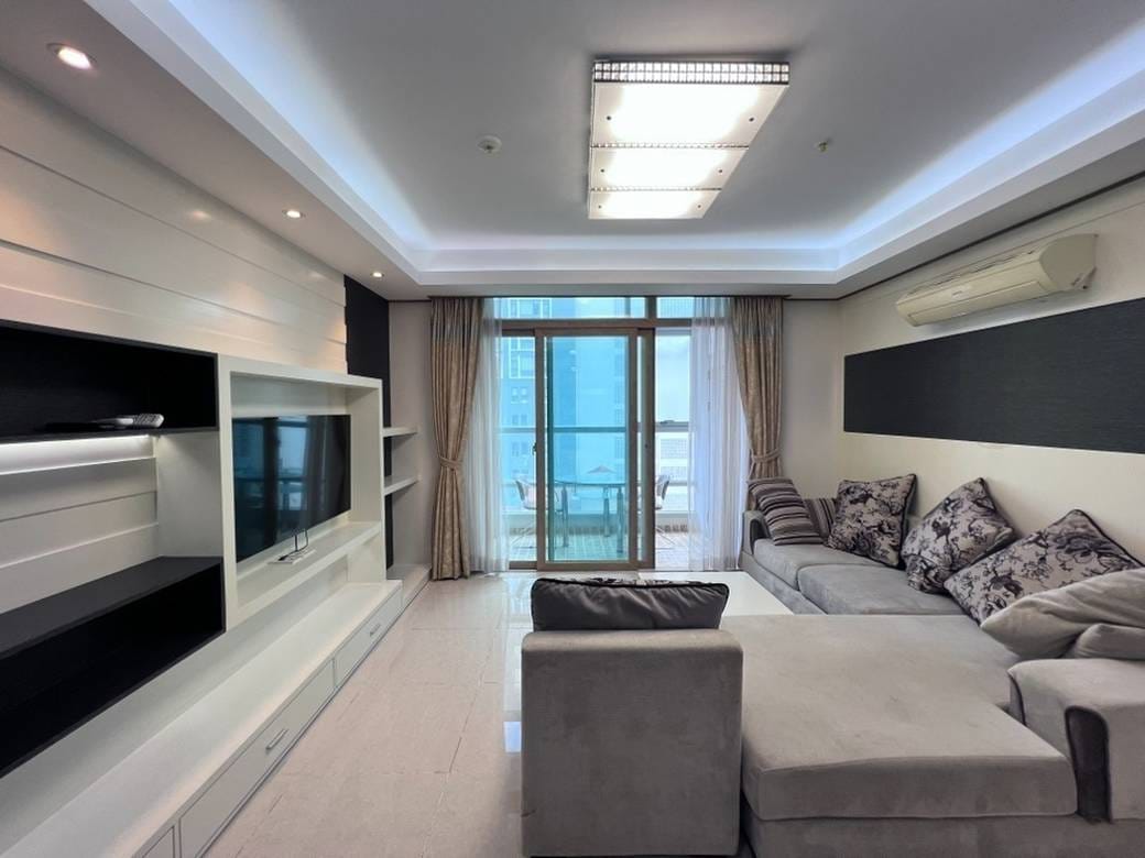 De Castle Royal Condominium | Furnished Condo For Rent