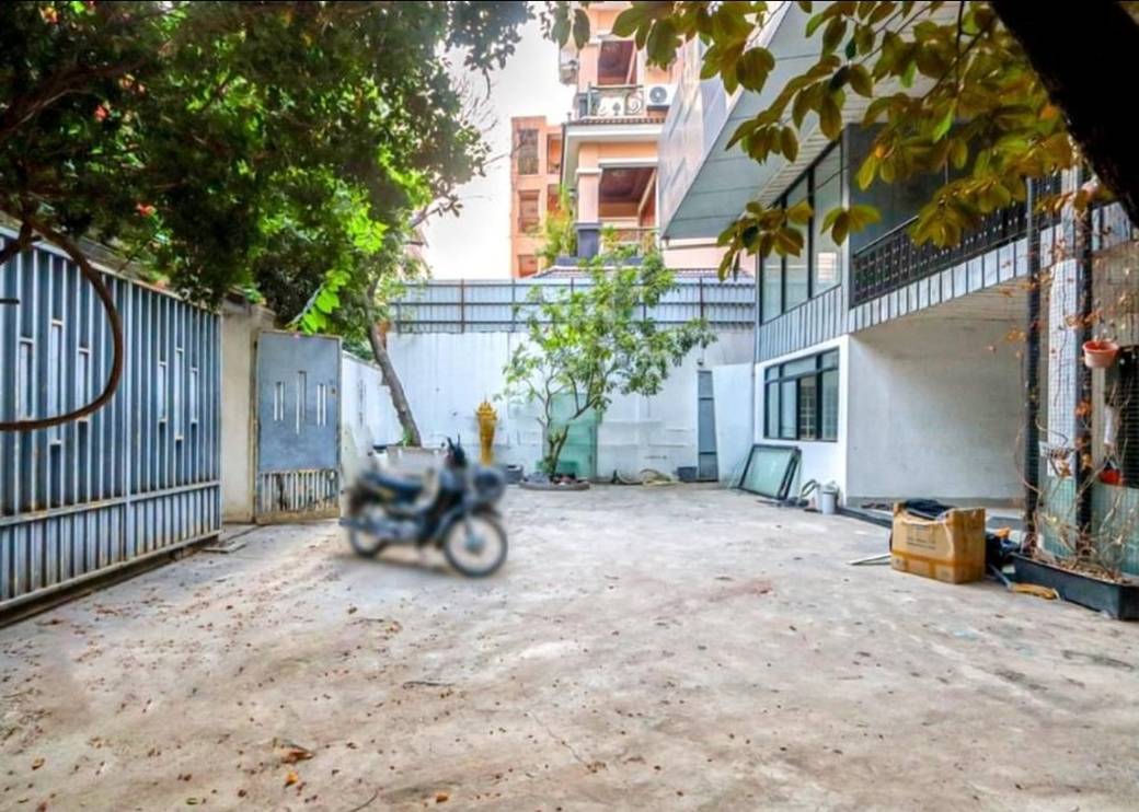 House and lot สำหรับเช่า ขนาดที่ดิน 375 ตร.ม.