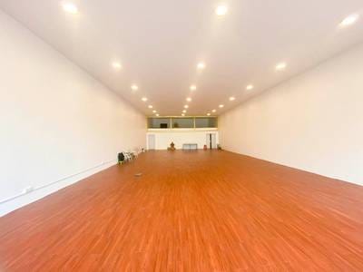 CommercialShophouse សំរាប់ជួល ទំហំផ្ទះ 260 ម៉ែត្រការ៉េ នៅChbar Ampov