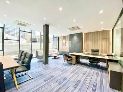 230 sqm Living Size Kanceláře K pronájmu in Chamkarmon