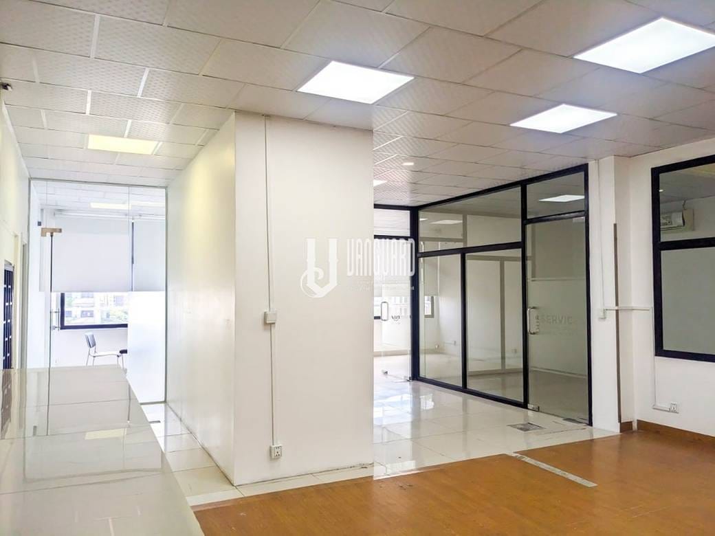 Bureaux À louer de 100 m² habitables à Chamkarmon