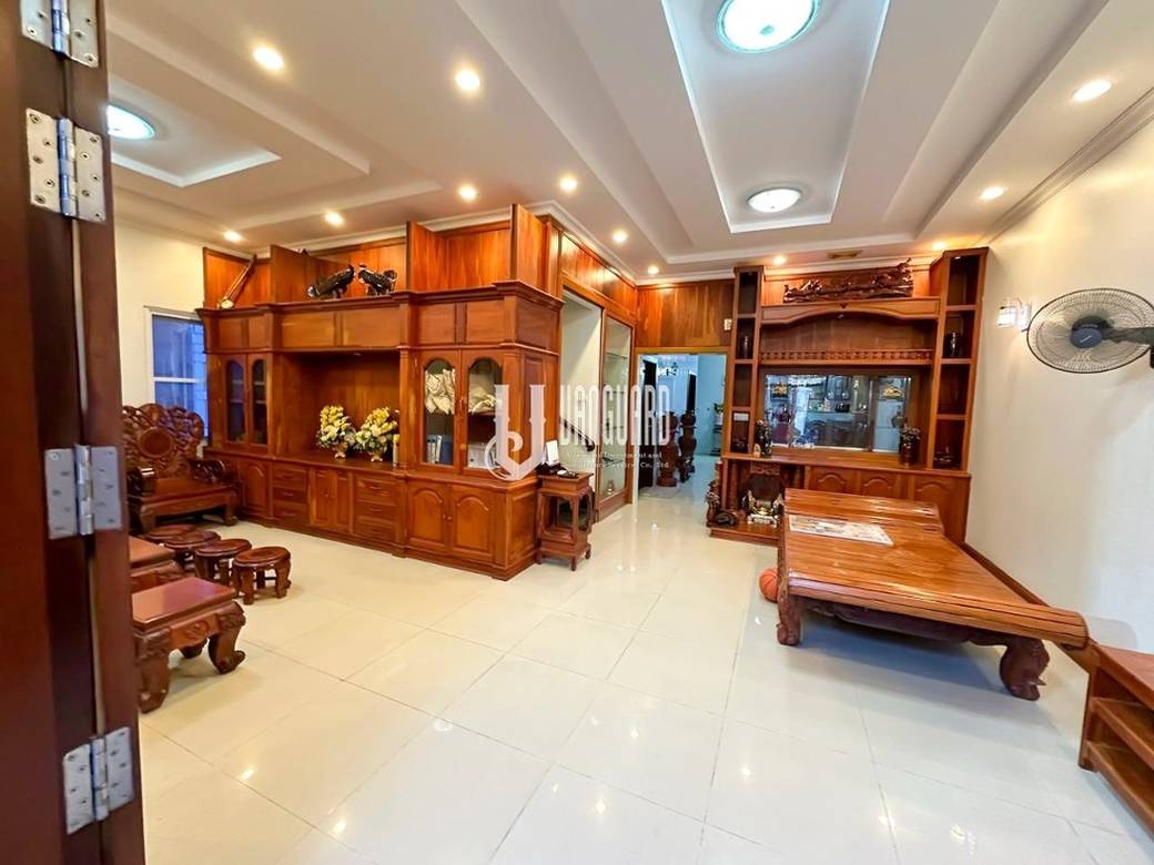 $1,200 Villa