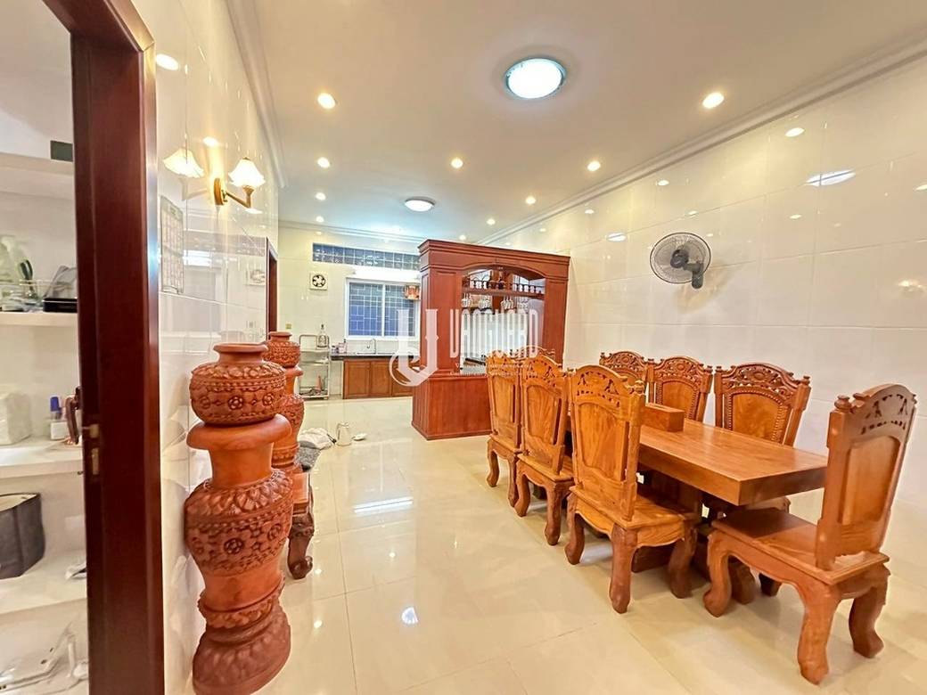 Villa For Rent in Chamkarmon $1,200