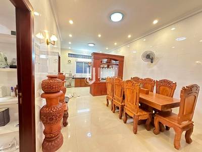 Villa For Rent in Chamkarmon $1,200