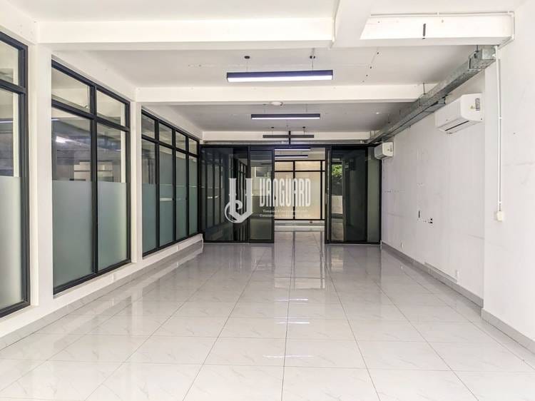 CommercialShophouse สำหรับเช่า ใน BKK 1, Boeng Keng Kang, Phnom Penh