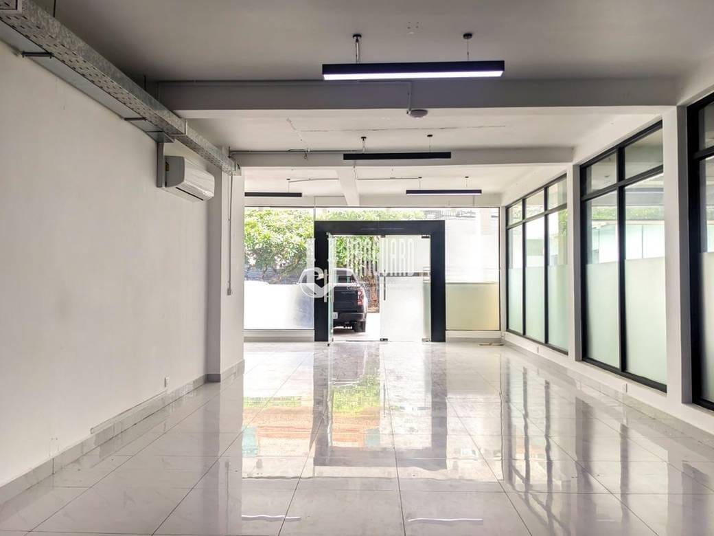 CommercialShophouse Na wynajem o powierzchni mieszkalnej 112 m² w Boeng Keng Kang